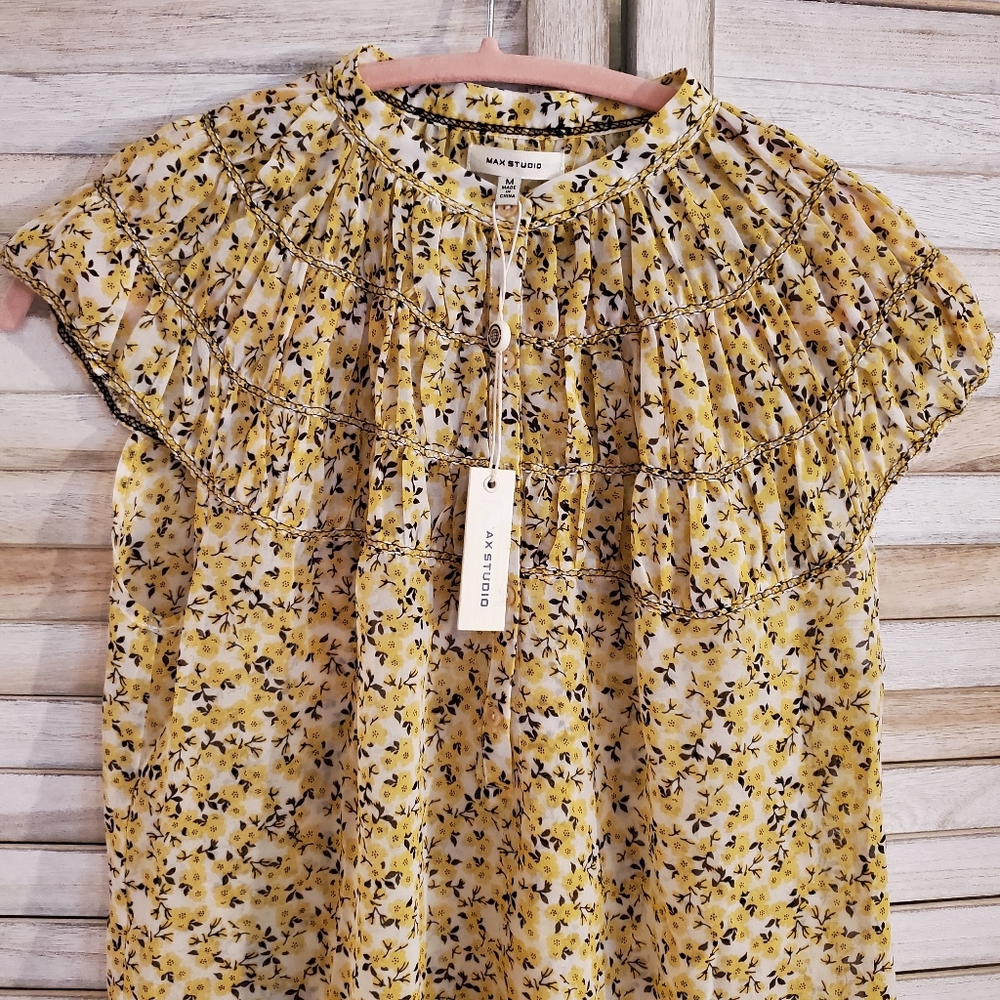 3 for $30.00 - Beautiful Max Studio Floral Top Shirt sz M New